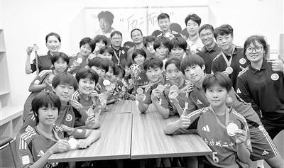 开云app-校园里的“铿锵玫瑰”