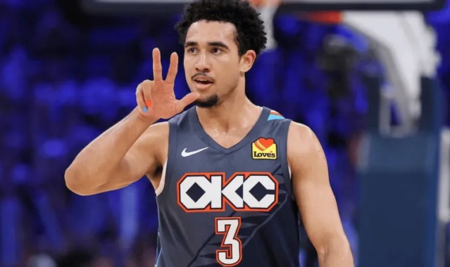 开云app-麦凯恩VS公牛：持球+无球多样进攻发起，高效贡献20分