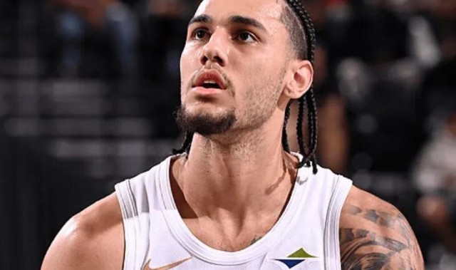 开云app-骑士113-109活塞2喜2忧！泰森惊喜，替补攻守兼备，阿伦遭膝伤！