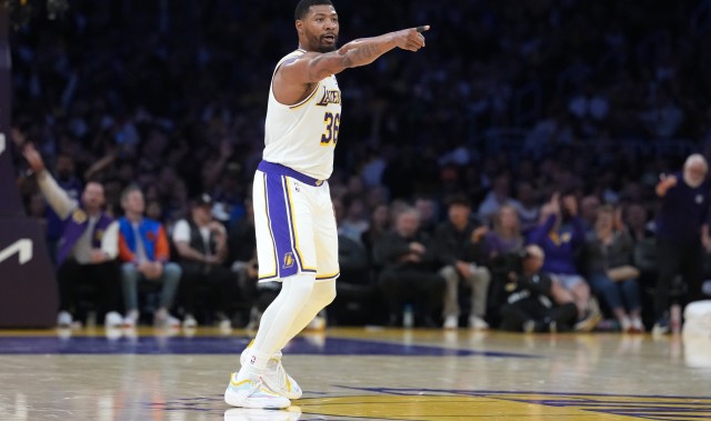 加盟湖人，你果然大放异彩，三分和防守都拉满，最赚的签约引援|斯玛特|灰熊|奇才|东契奇|凯尔特人_新浪体育_新浪新闻